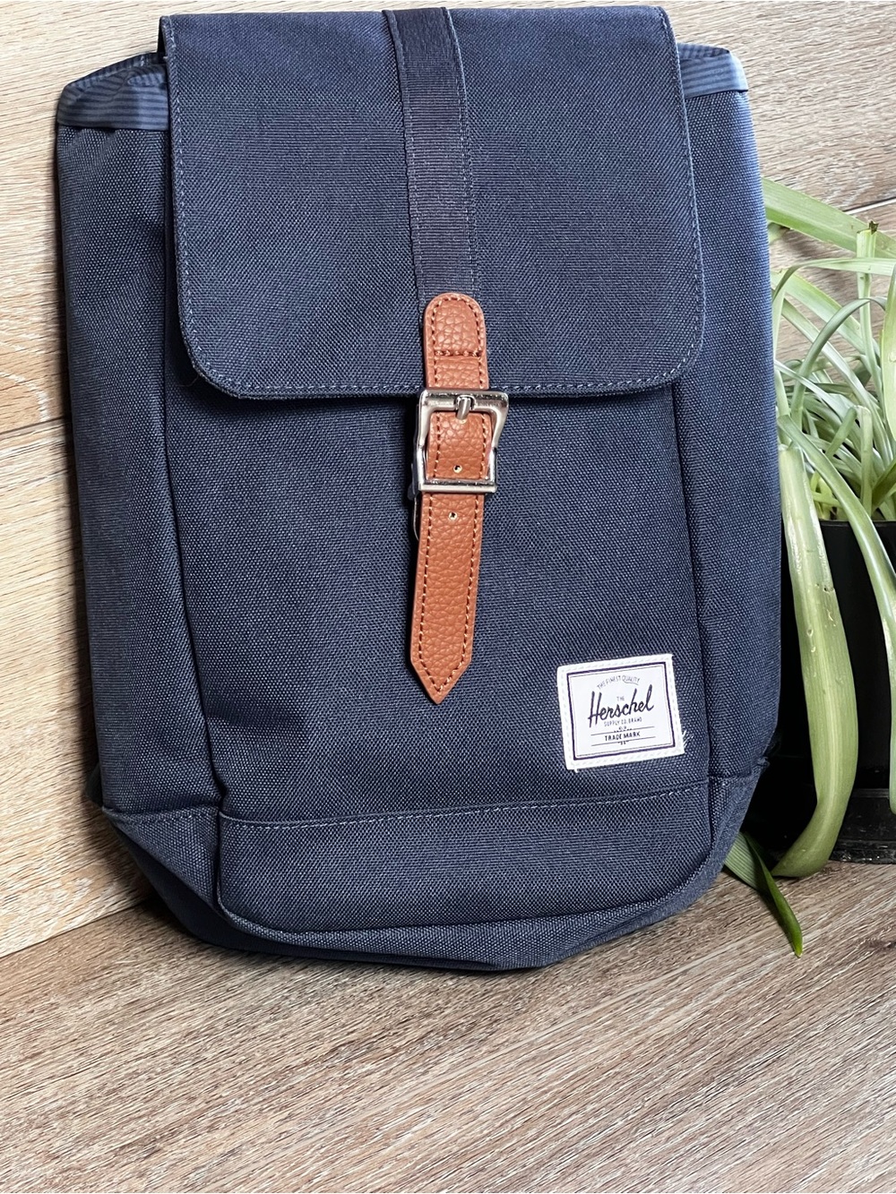 NWOT Herschel Supply Company Navy Canvas Backpack with Brown magnetic strap - Picture 12 of 16